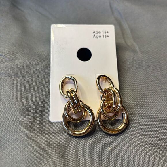 New! Elegant Gold Link Earrings - Picture 1 of 5